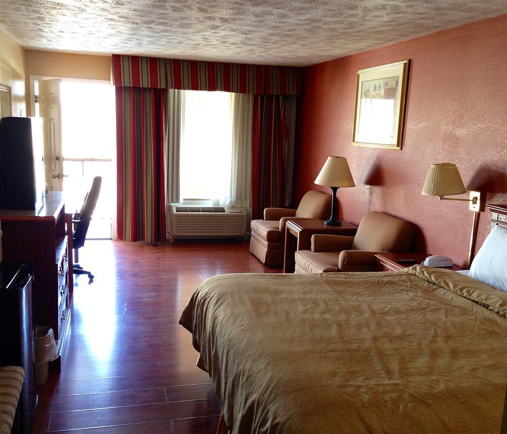 Econo Lodge Sevierville-Pigeon Forge On The River Экстерьер фото