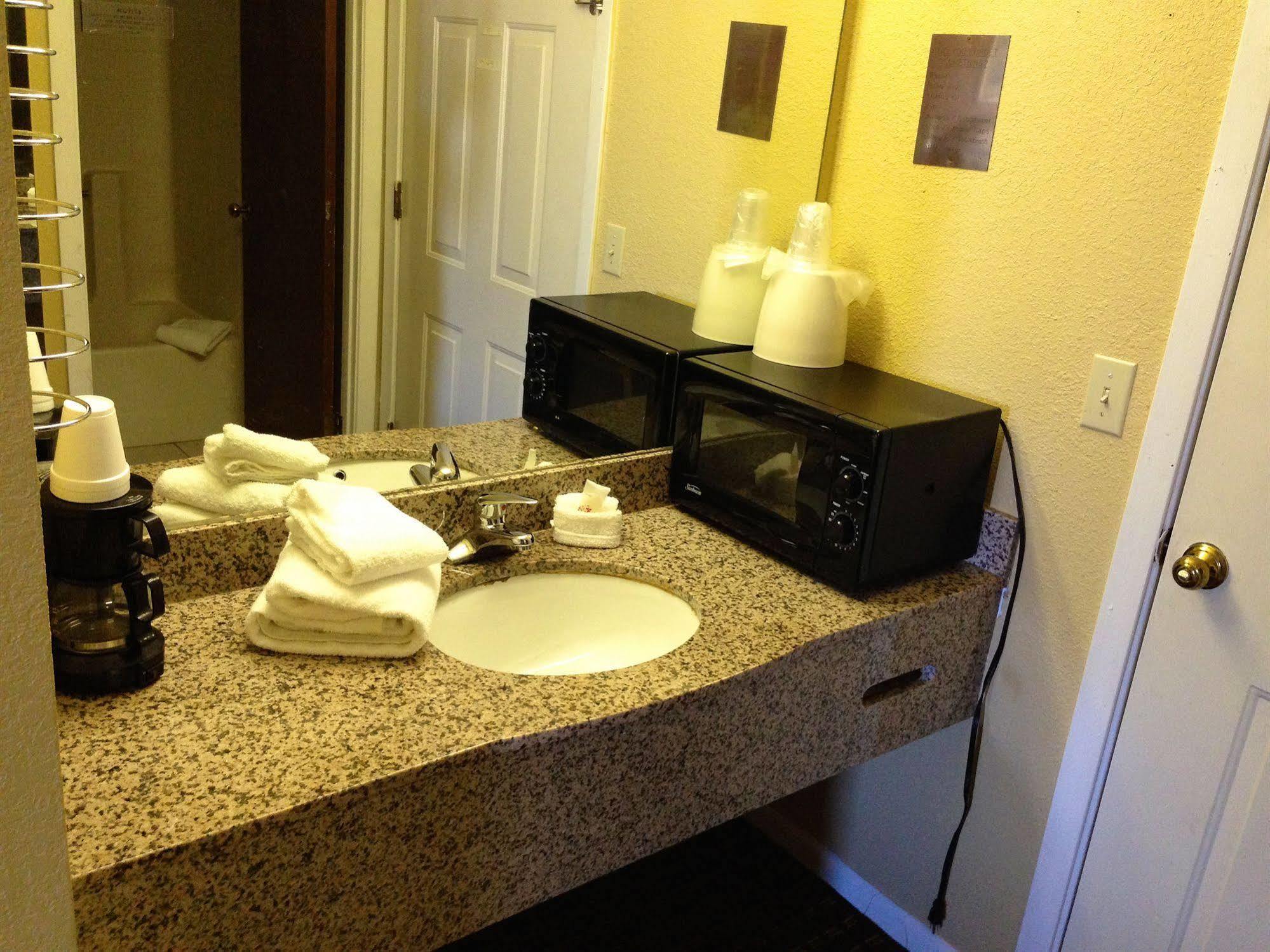 Econo Lodge Sevierville-Pigeon Forge On The River Экстерьер фото